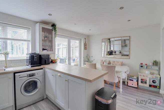3 bed Semi-Detached for sale Image 7