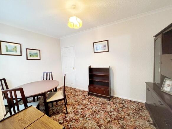 Dining Room pic 3.jpg