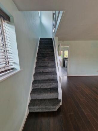 3 bed Semi-Detached to rent Image 9