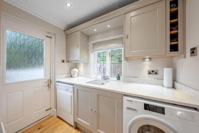 4 bed Detached for sale Image 6