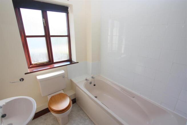 18 Sycamore Gardens Bathroom