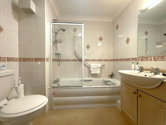 2 bed Flat for sale Image 6