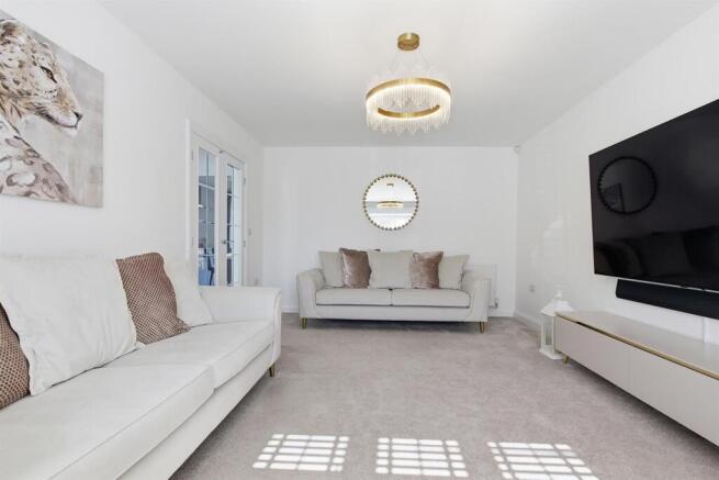 4 bed Detached for sale Image 7