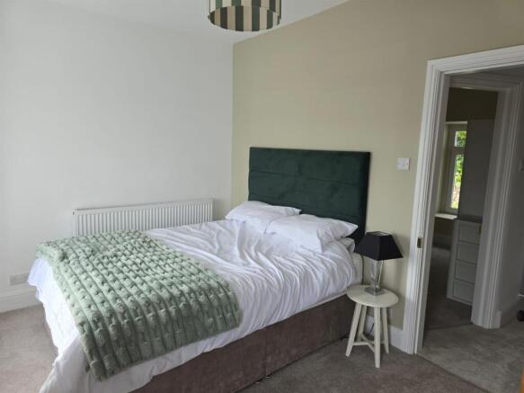 main bedrom.jpeg