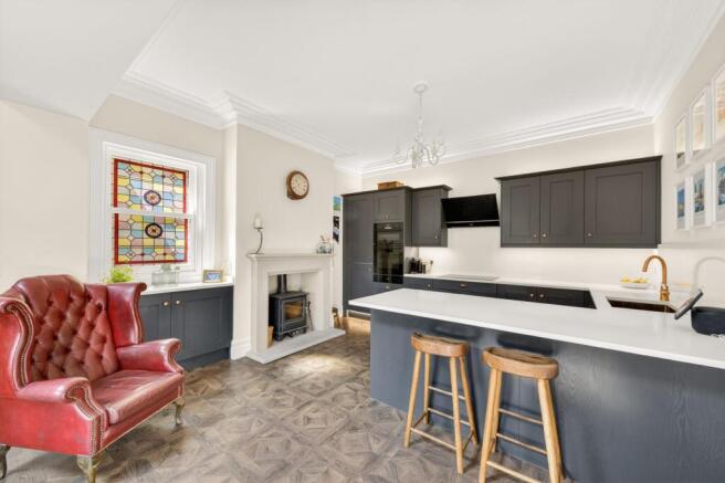 5 bed Detached for sale Image 5