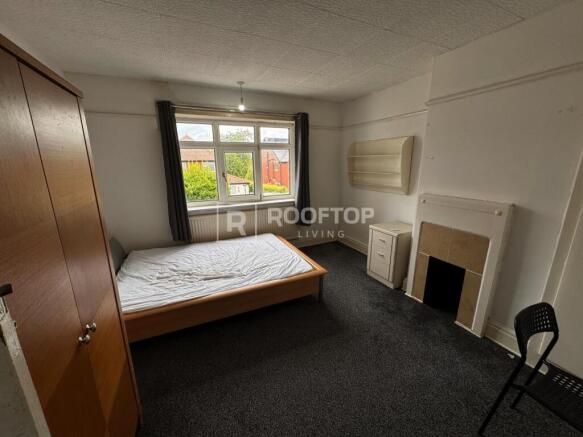 4 bed House to rent Image 11