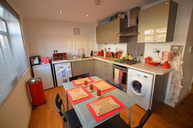 OPEN PLAN KITCHEN - LIVING