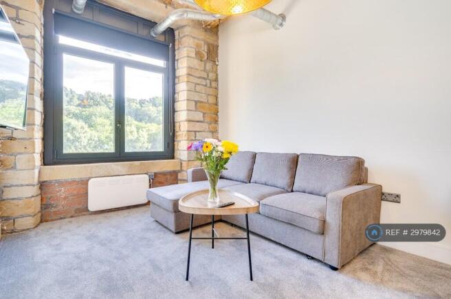 3 bed Flat to rent Image 5