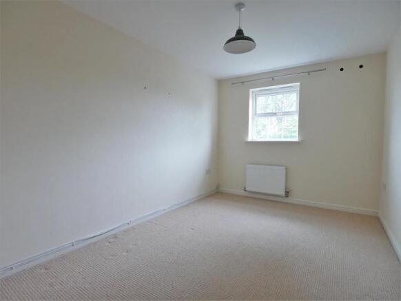 bedroom 2.JPG
