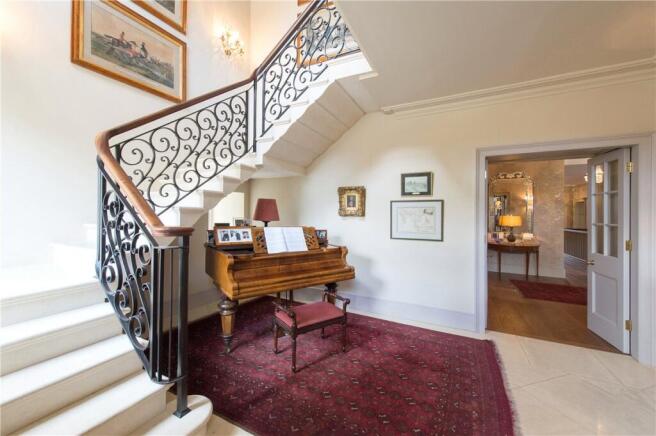6 bed Detached for sale Image 11