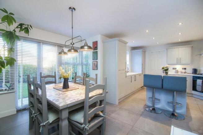 Kitchen & Dining