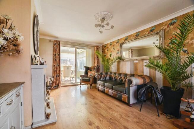 3 bed Semi-Detached for sale Image 6