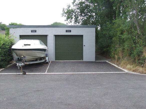 Garage/parking