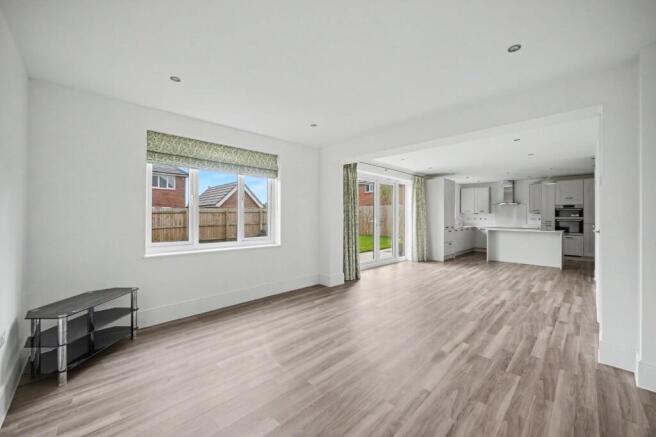 4 bed Detached for sale Image 6