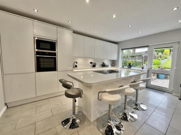 Kitchen/Breakfast Room