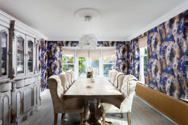 6 bed Detached for sale Image 6