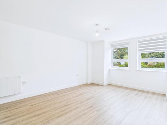 CAM01909G0-PR0401-STILL001