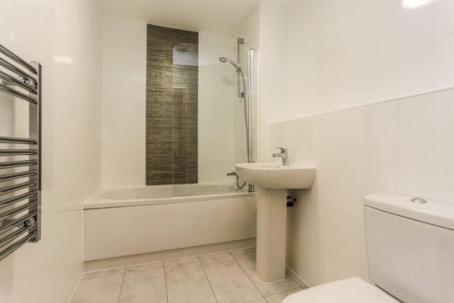 2 bed Apartment to rent Image 4