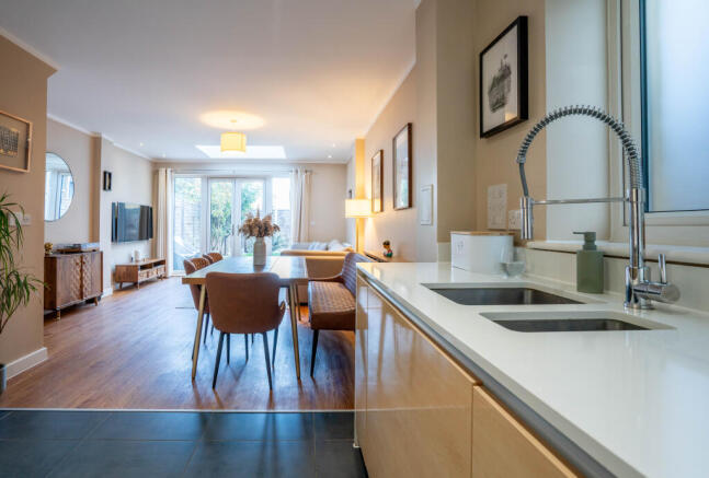 Huntingdon Drive, Romford, RM3 photo 4