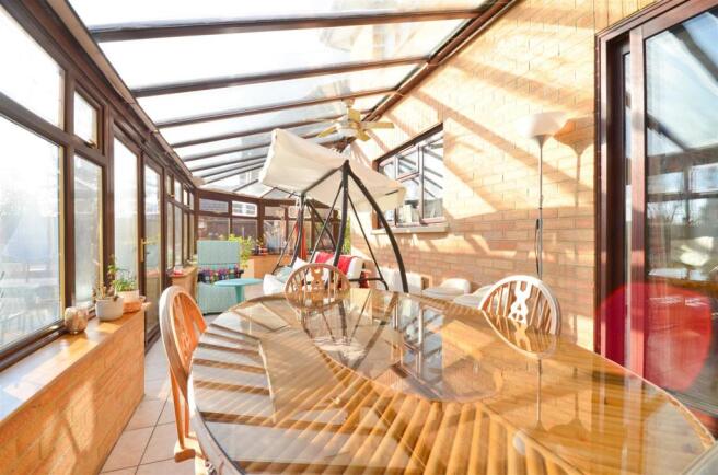 Conservatory Dining - Newport - Isle of Wight Esta