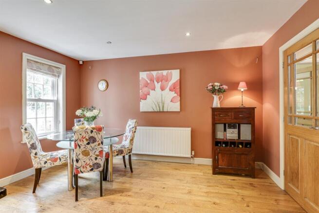 4 bed Detached for sale Image 9