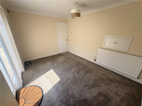 4 bed Detached to rent Image 6