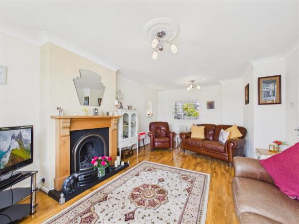 2 bed Semi-Detached Bungalow for sale Image 6