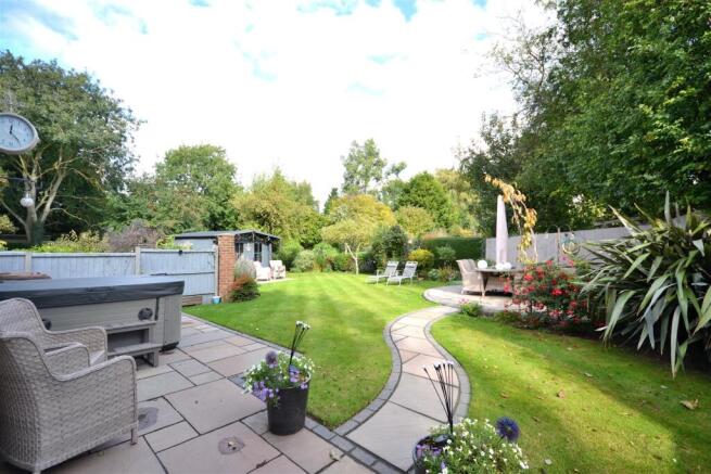 rear garden patio_351.JPG