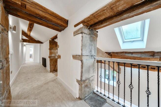 5 bed Detached for sale Image 10