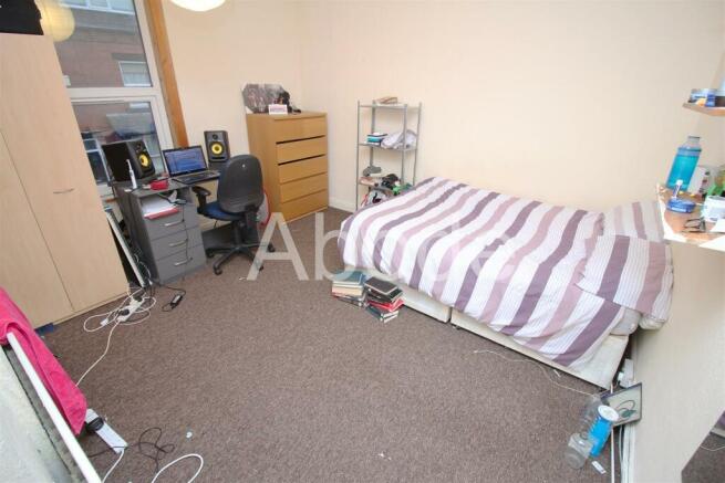 3 bed House to rent Image 8