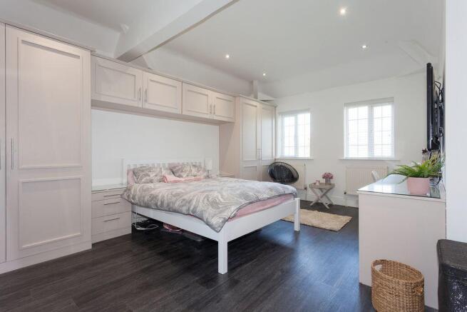 BEDROOM 2