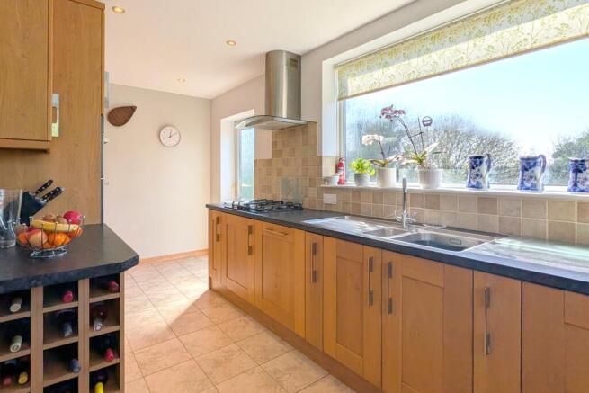 3 bed Detached for sale Image 8
