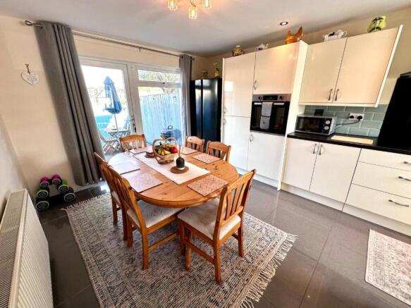 3 bed Terraced for sale Image 12