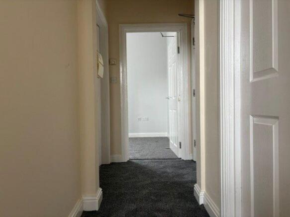 2 bed Flat to rent Image 9