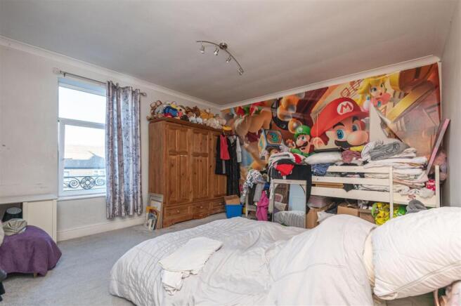 4 bed Terraced for sale Image 8