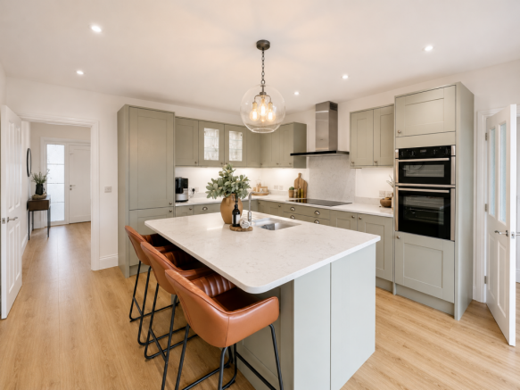 5 bed Detached for sale Image 7