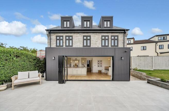 Patio & Entertaing Space 
