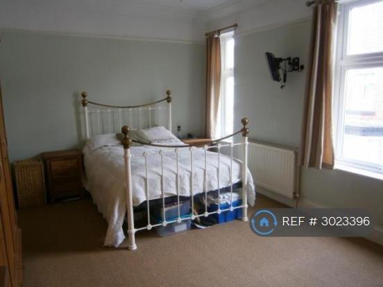 2 bed Terraced to rent Image 5