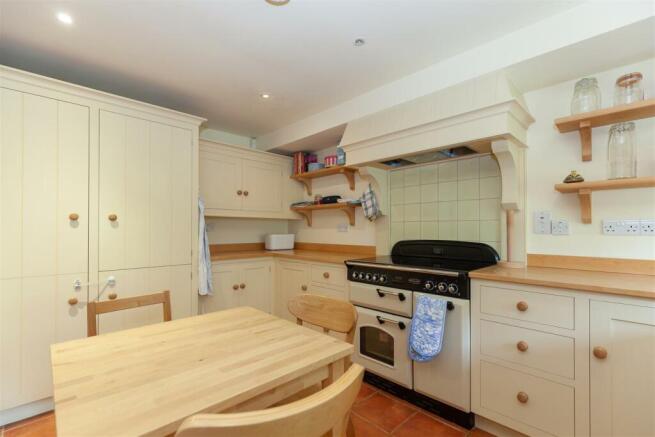 Kitchen 4.jpg