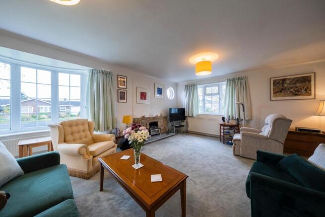 16 St Peters Drive-002.JPG