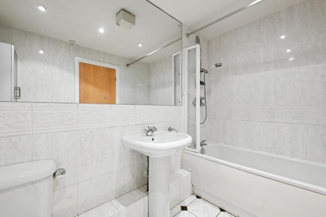 2 bed Flat for sale Image 9