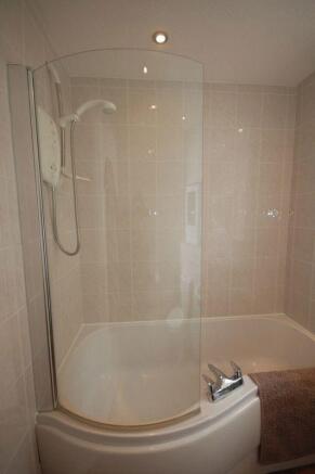Family Bathroom 1