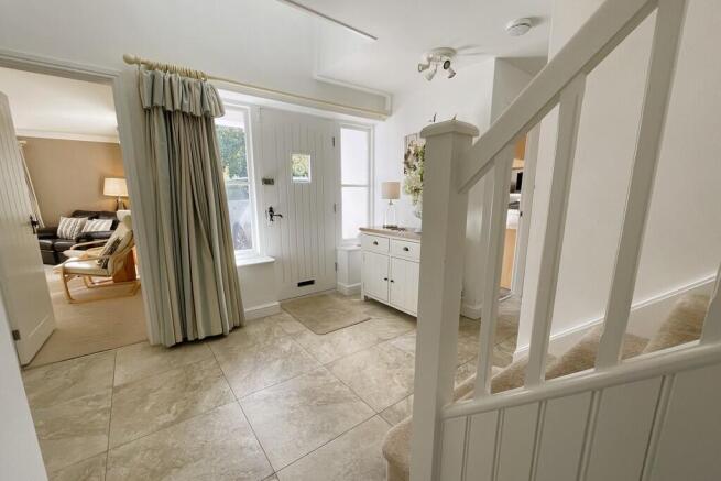5 bed Detached for sale Image 8