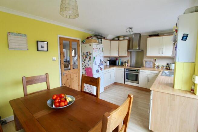 Kitchen 2.jpg