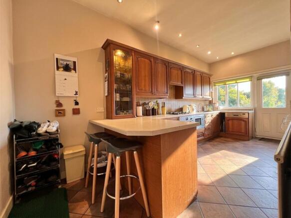 4 bed Semi-Detached for sale Image 12