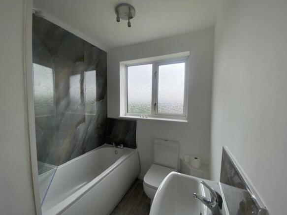 2 bed Semi-Detached to rent Image 8