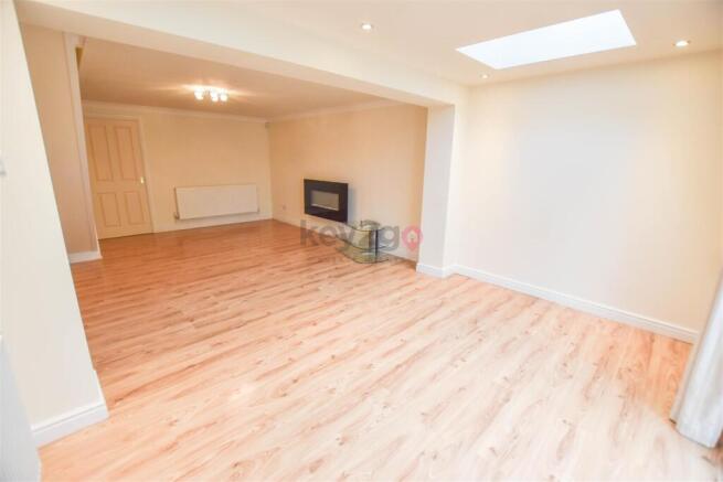 3 bed Terraced to rent Image 7
