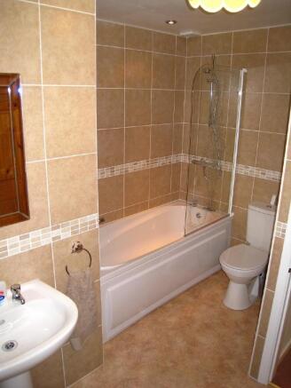 FAMILY BATHROOM