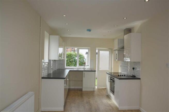 Spacious Dining Kitc