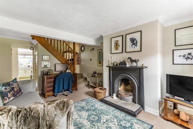 ENTRANCE HALL/ SITTING ROOM
